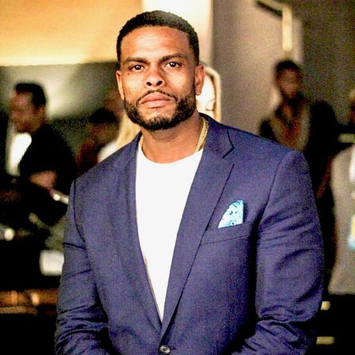 Benny Boom in blue suit